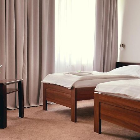 Hotel Merkur - Jablonec Nad Nisou Bagian luar foto