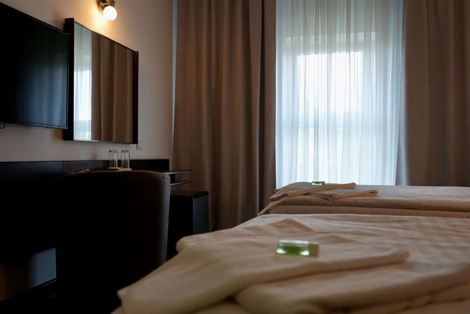 Hotel Merkur - Jablonec Nad Nisou Bagian luar foto