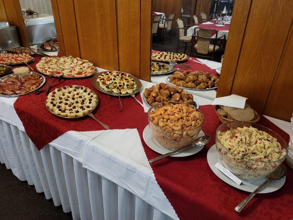 Hotel Merkur - Jablonec Nad Nisou Bagian luar foto