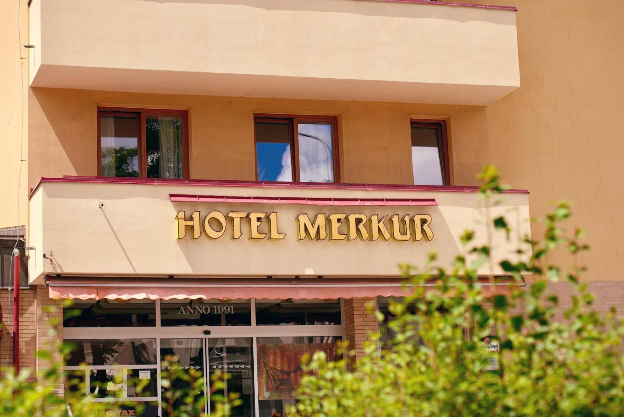 Hotel Merkur - Jablonec Nad Nisou Bagian luar foto