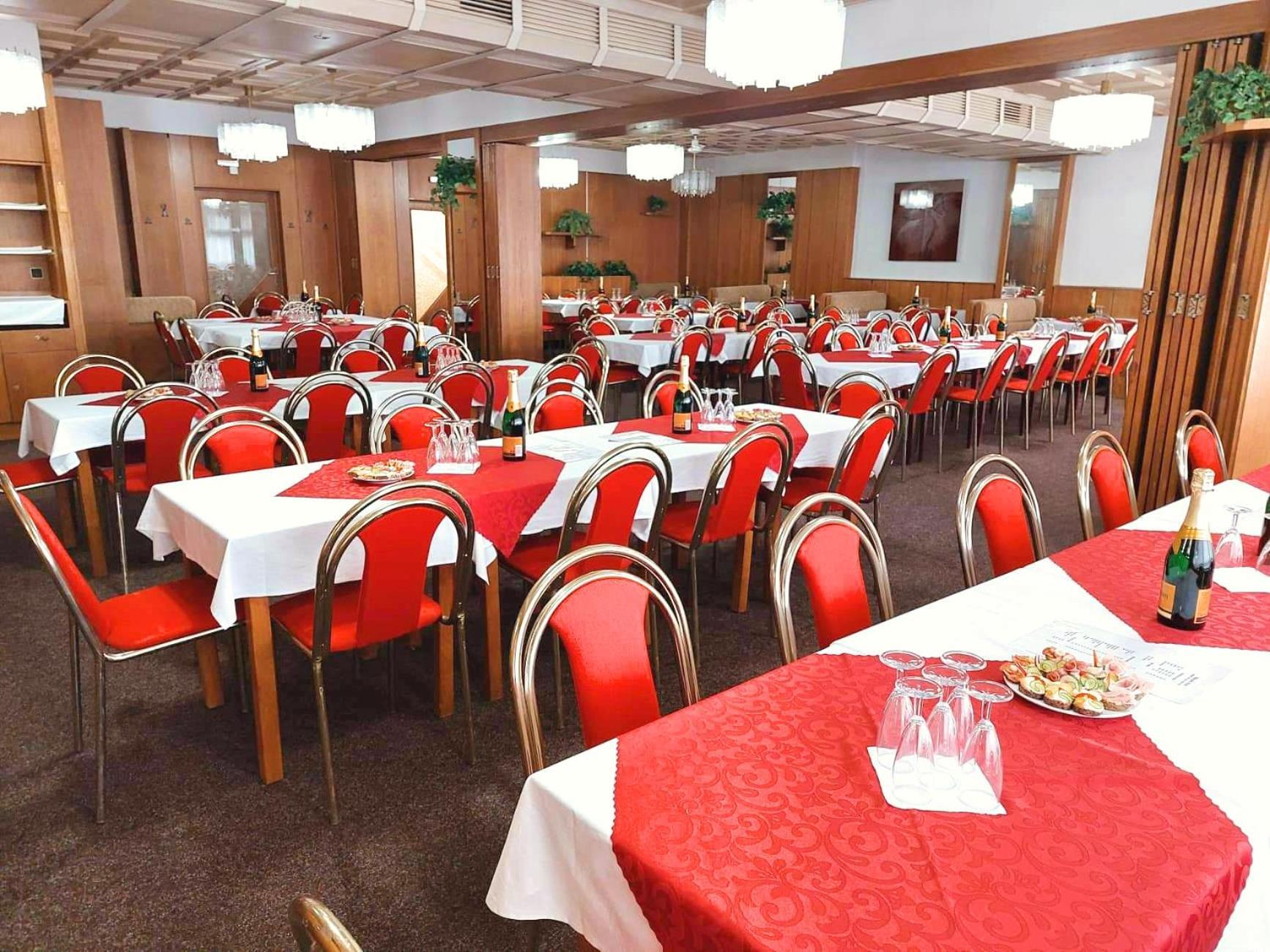 Hotel Merkur - Jablonec Nad Nisou Bagian luar foto