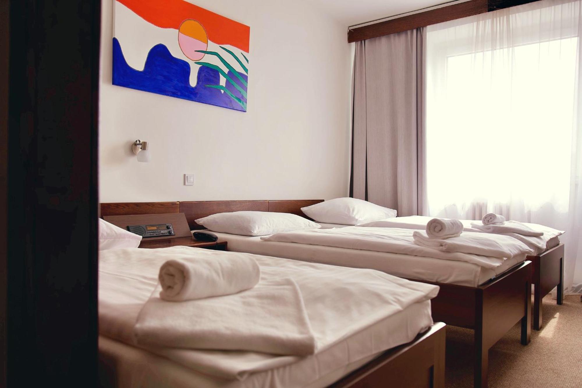 Hotel Merkur - Jablonec Nad Nisou Bagian luar foto