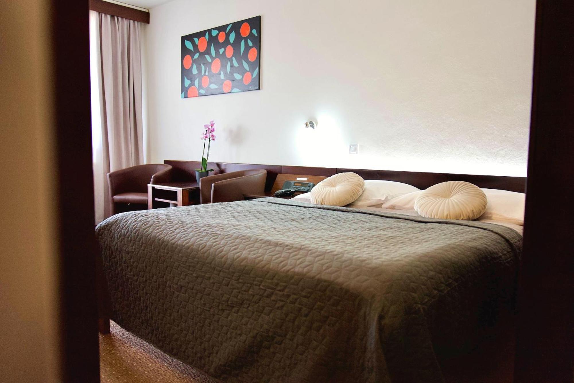 Hotel Merkur - Jablonec Nad Nisou Bagian luar foto