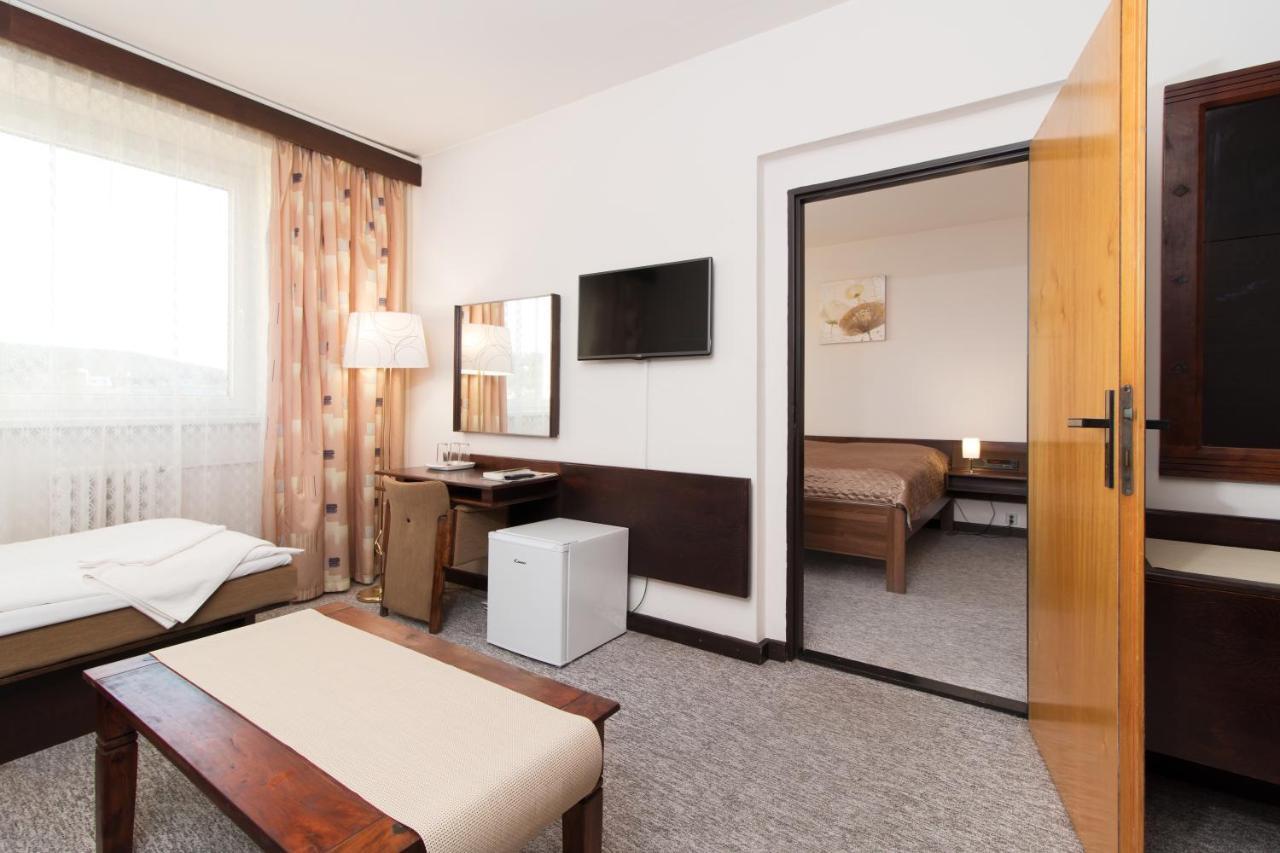 Hotel Merkur - Jablonec Nad Nisou Bagian luar foto