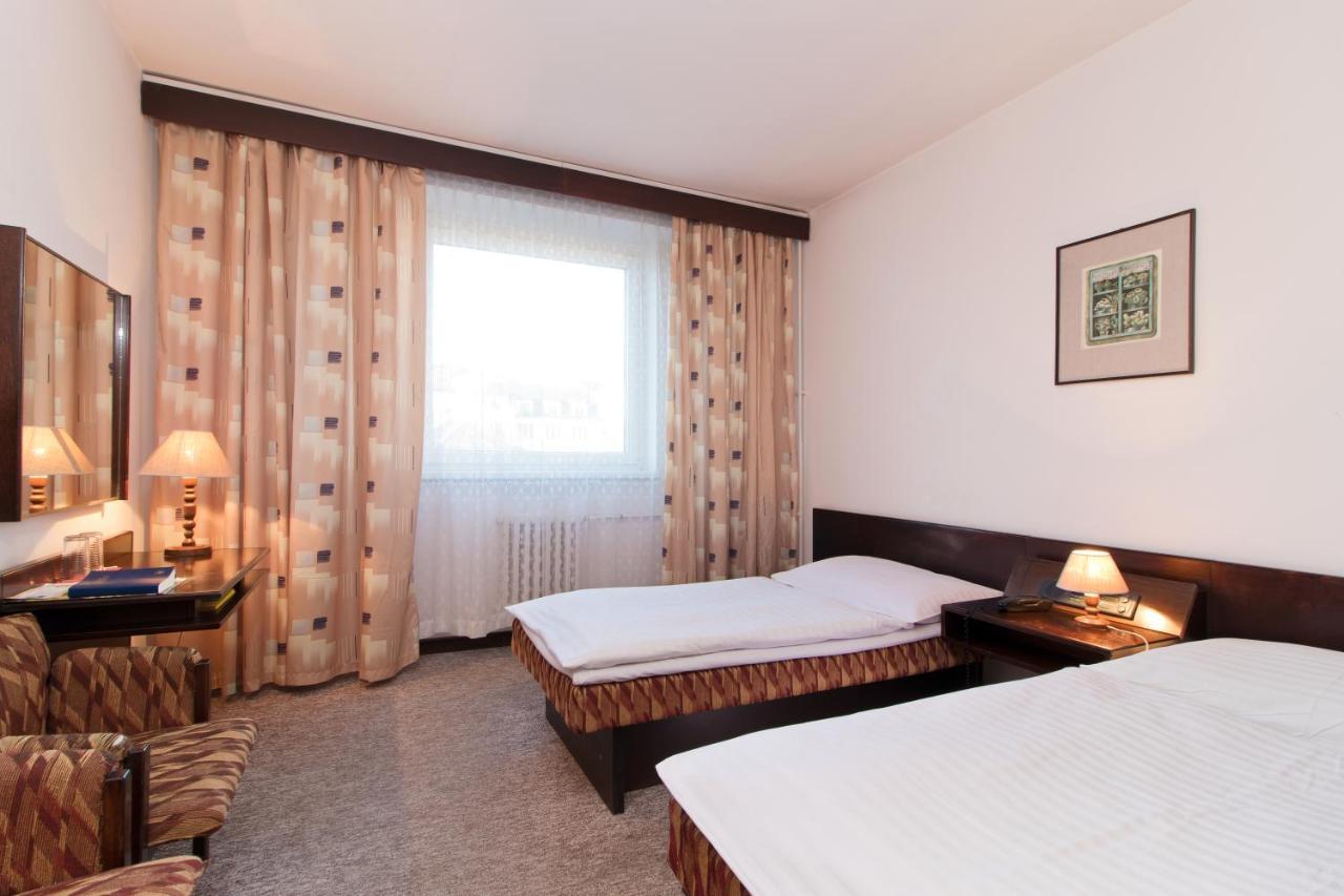 Hotel Merkur - Jablonec Nad Nisou Bagian luar foto