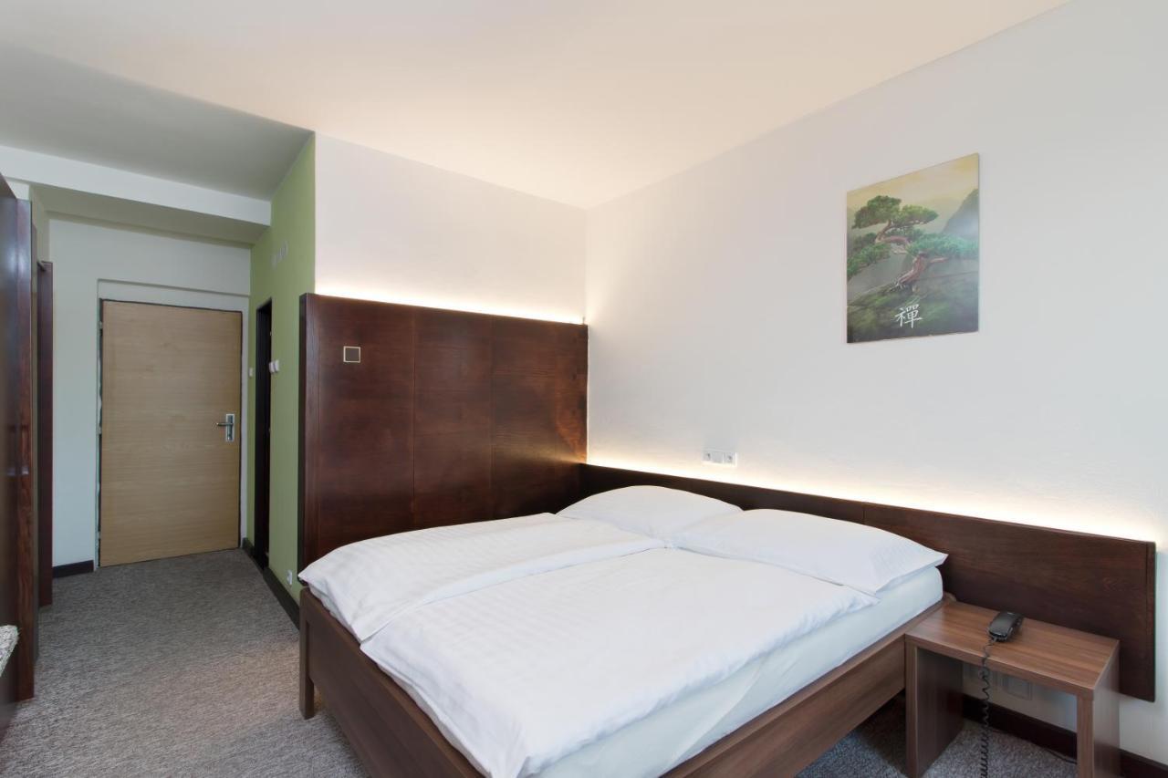 Hotel Merkur - Jablonec Nad Nisou Bagian luar foto
